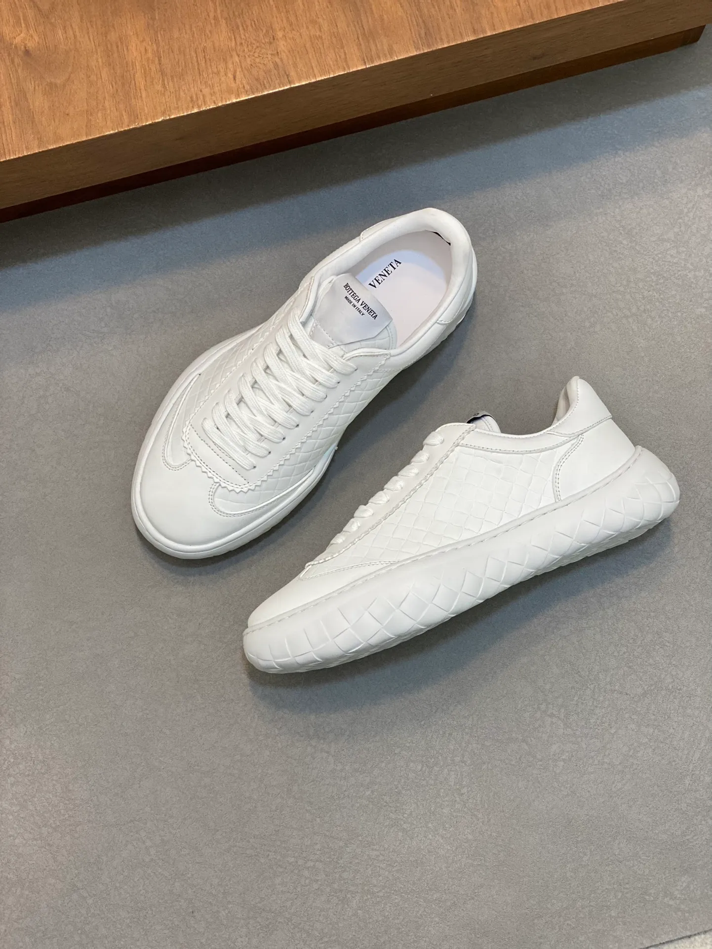 Men's men's shoes 💰480 [New style] ⛺️⛺️BV-Bottega Veneta men's Apollo sneakers. Run to the next stop at a brisk and comfortable pace. This casual shoe is a nylon and suede cowhide lace-up sneaker. Material: Fabric stitching cowhide and cow suede. Rubber outsole Size: 38-44 (45 can be customized